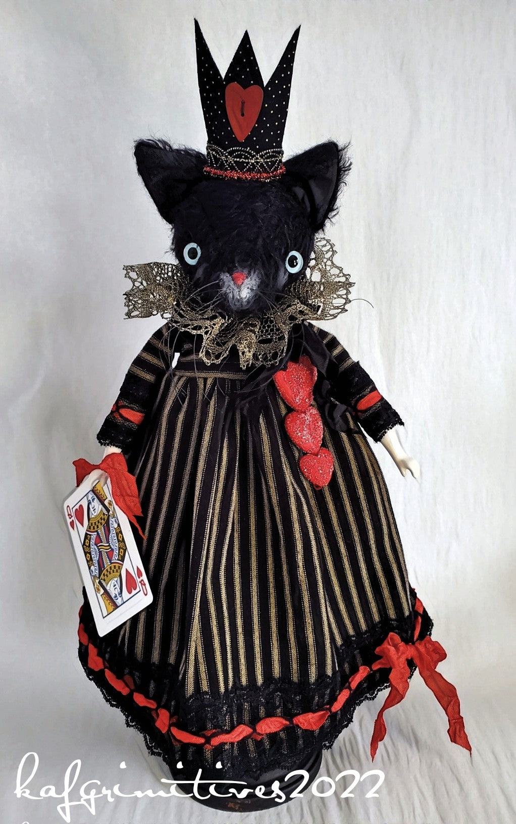Lorna Lovelorn the Queen Cat of Hearts