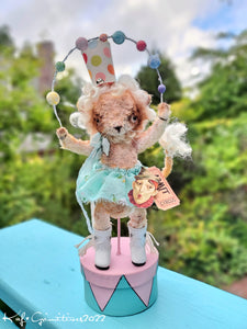 MISS LOLA the JUGGLING LION