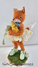 Load image into Gallery viewer, Daisy Fox